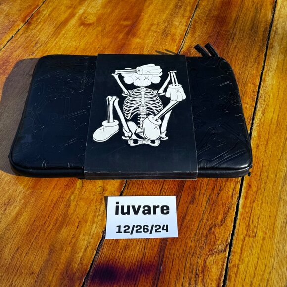 KAWS ARKITIP Incase Laptop Magazine Skeleton Case RARE 2007 - Picture 2 of 16